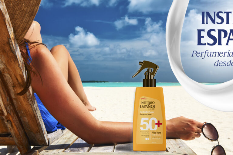 Protector solar de Instituto Español en la playa con chica tumbada al sol